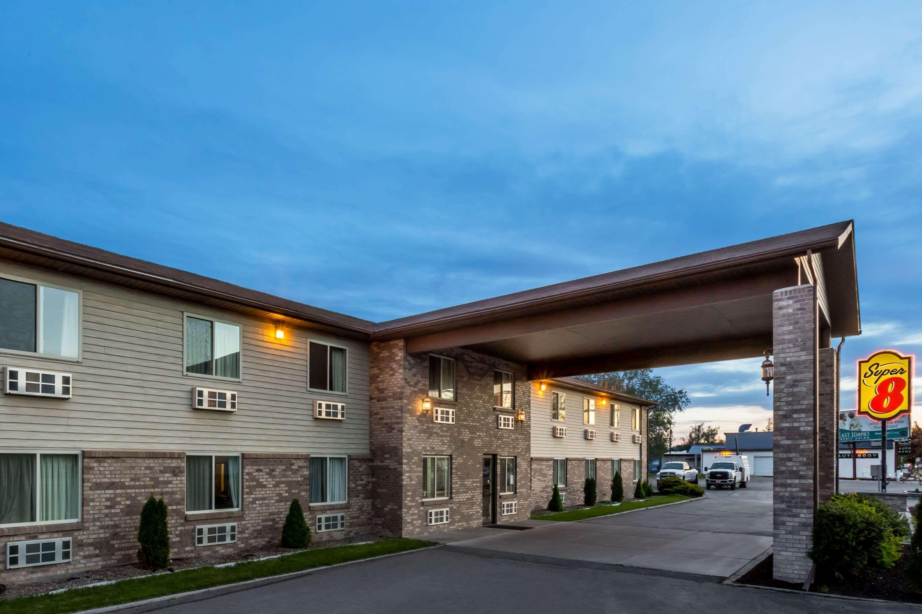 Super 8 By Wyndham Rexburg Hotel Exterior foto